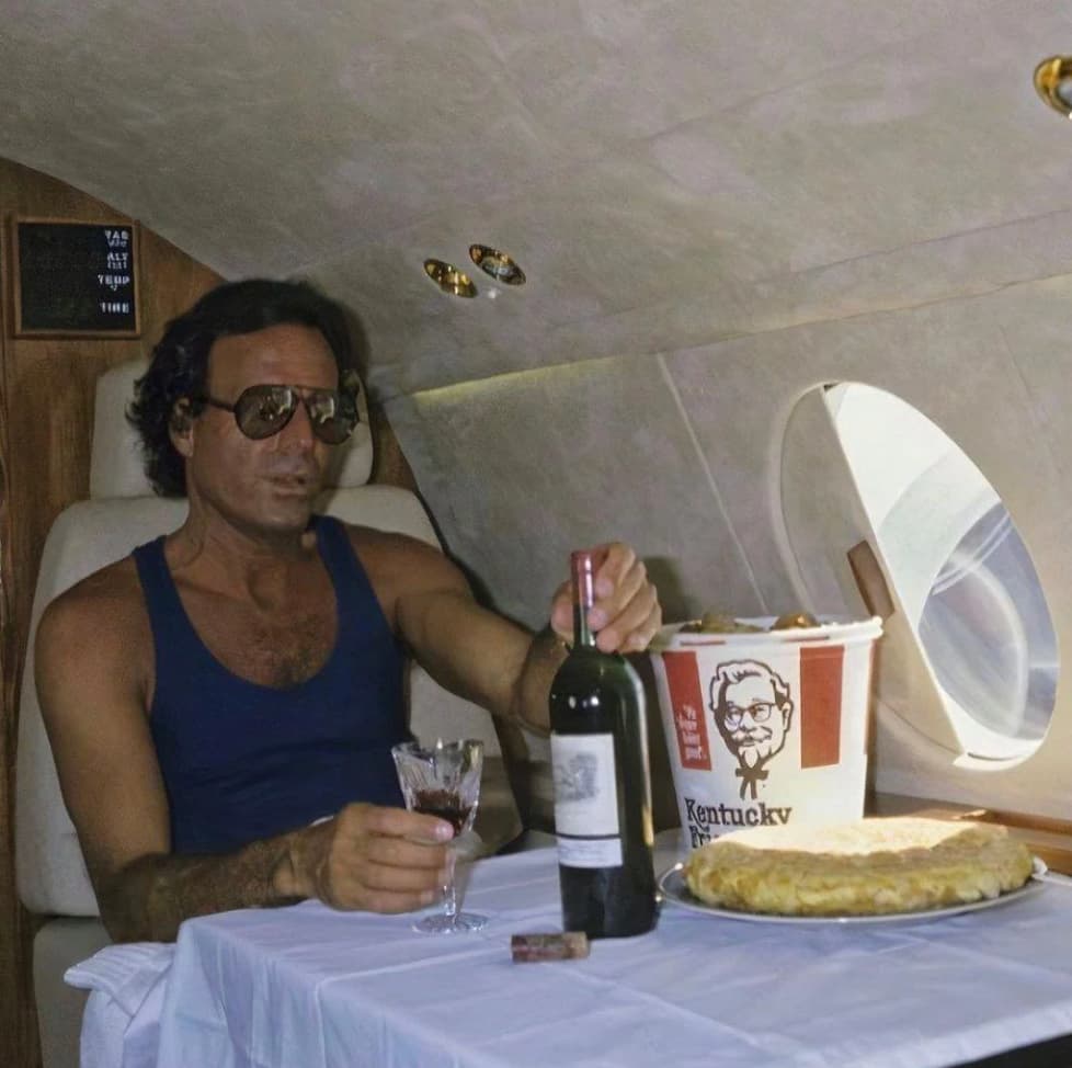 julio iglesias kfc wine - Yas Alf Kentucky